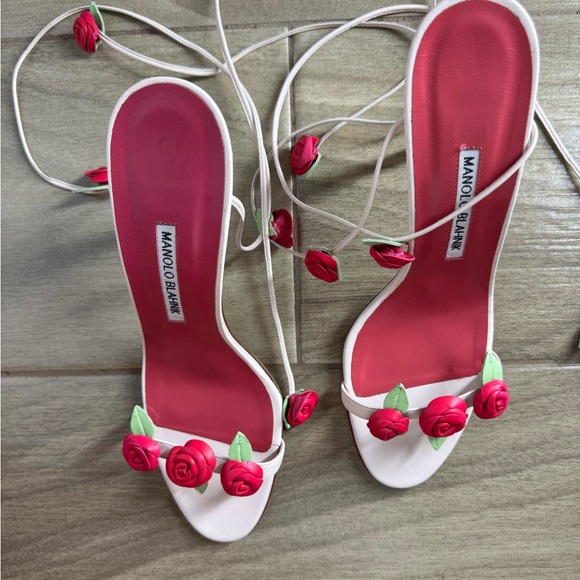 Manolo Blahnik Rose Heels - Picture 4 of 9